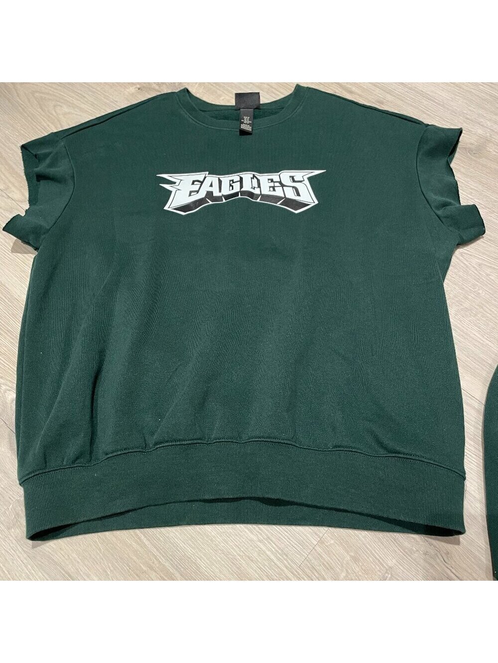 H&M 2 Green Cropped Sleeve Crewneck Sweatshirt Eagles Sweatshirts Sz M